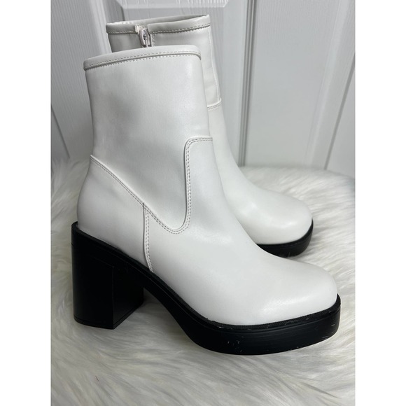 Urban Outfitters Gwen Platform White Boots Size 7 - Picture 9 of 14